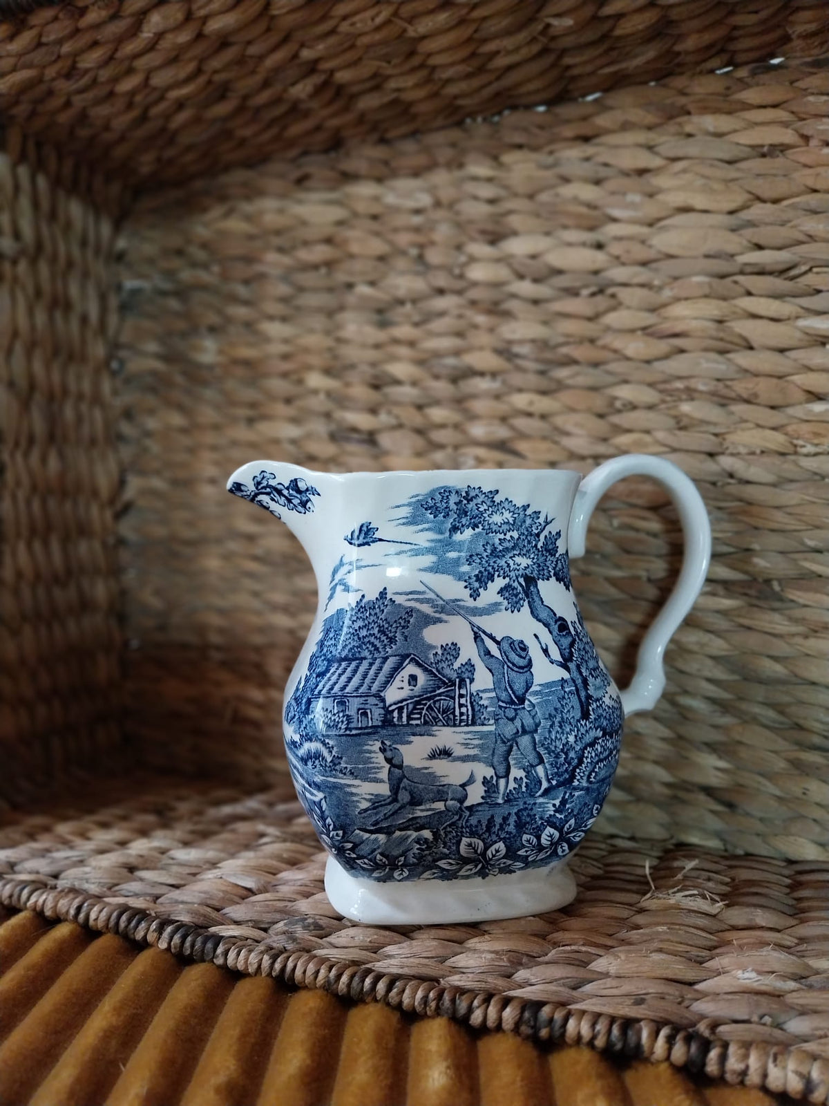 Pichet anglais vintage Myott “The Hunter” – bleu et blanc