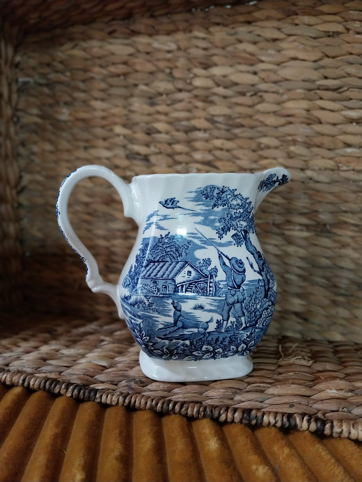 Pichet anglais vintage Myott “The Hunter” – bleu et blanc
