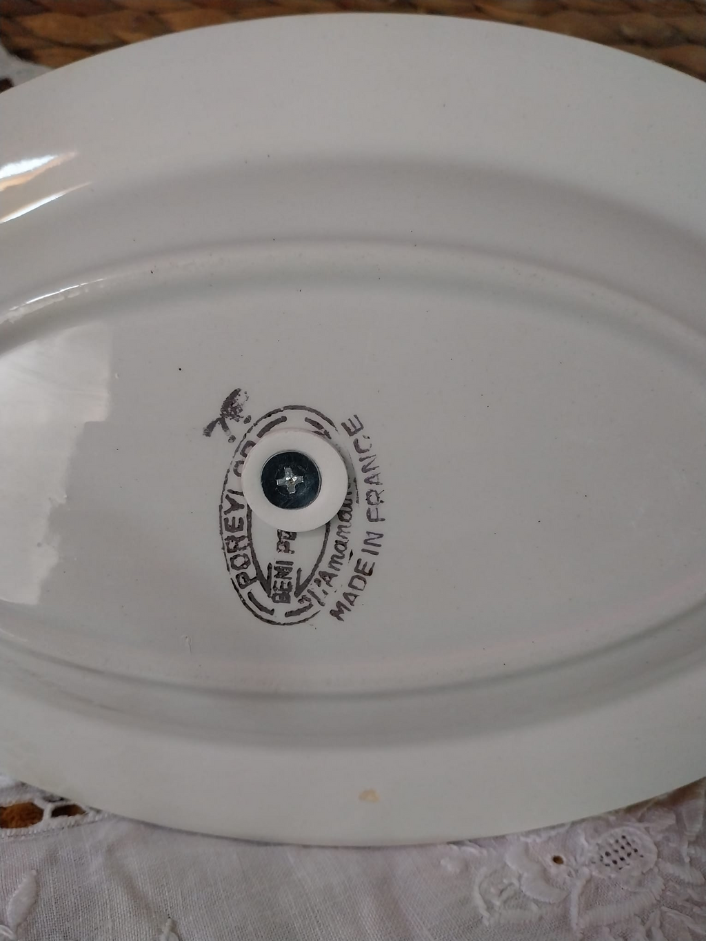 Plateau de présentation vintage en porcelaine fleurie